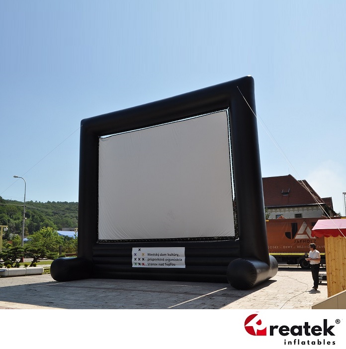 Vzduchotěsná nafukovací obrazovka 8 × 6 m pro větší mobilní kino a venkovní projekce