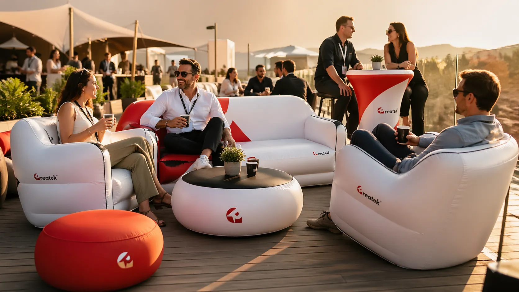 Pneumatický nábytek REATEK ve VIP lounge zóně na eventu s lidmi při relaxaci a networkingu.